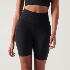 Athleta Ultra High Rise Elation 7" Short